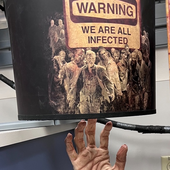 Walking Dead lamp - Picture 3 of 4